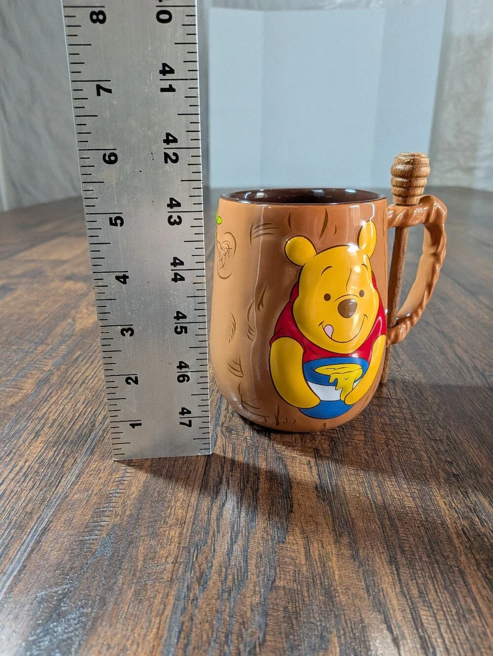 DISNEY PARKS WINNIE THE POOH COFFEE MUG CUP WITH HONEY DIPPER, NEW